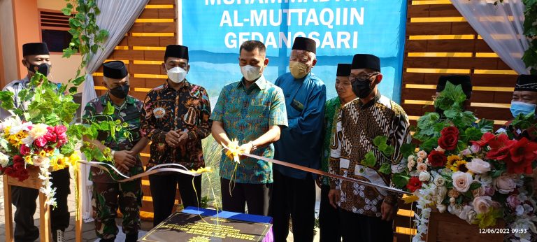 Pemotongan Pita Peresmian Oleh Bupati