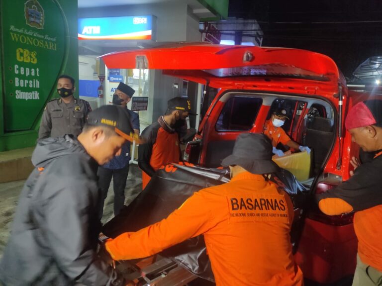 Evakuasi Korban Laka Laut