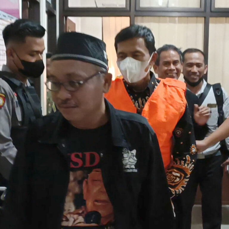 Lurah Getas PM Saat Berseragam Tahanan