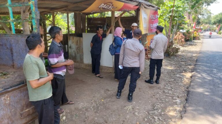 Polisi Saat Melakukan Olah TKP