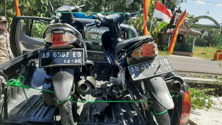 Dua Motor Usai Mengalami Kecelakaan