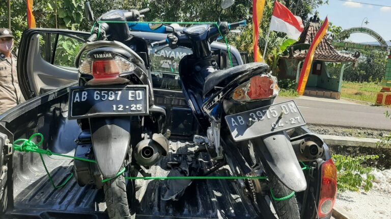 Dua Motor Usai Mengalami Kecelakaan