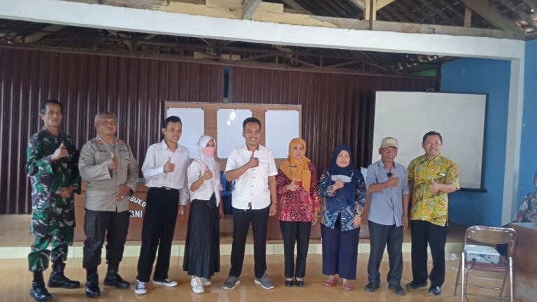 Peserta Dan Panitia Foto Bersama Usai Pelaksanaan Ujian
