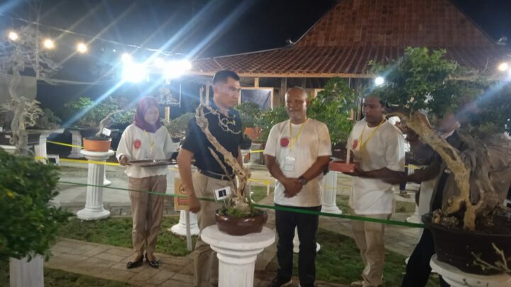 Bupati Gunungkidul Sunaryanta Dalam Acara Pameran Bonsai