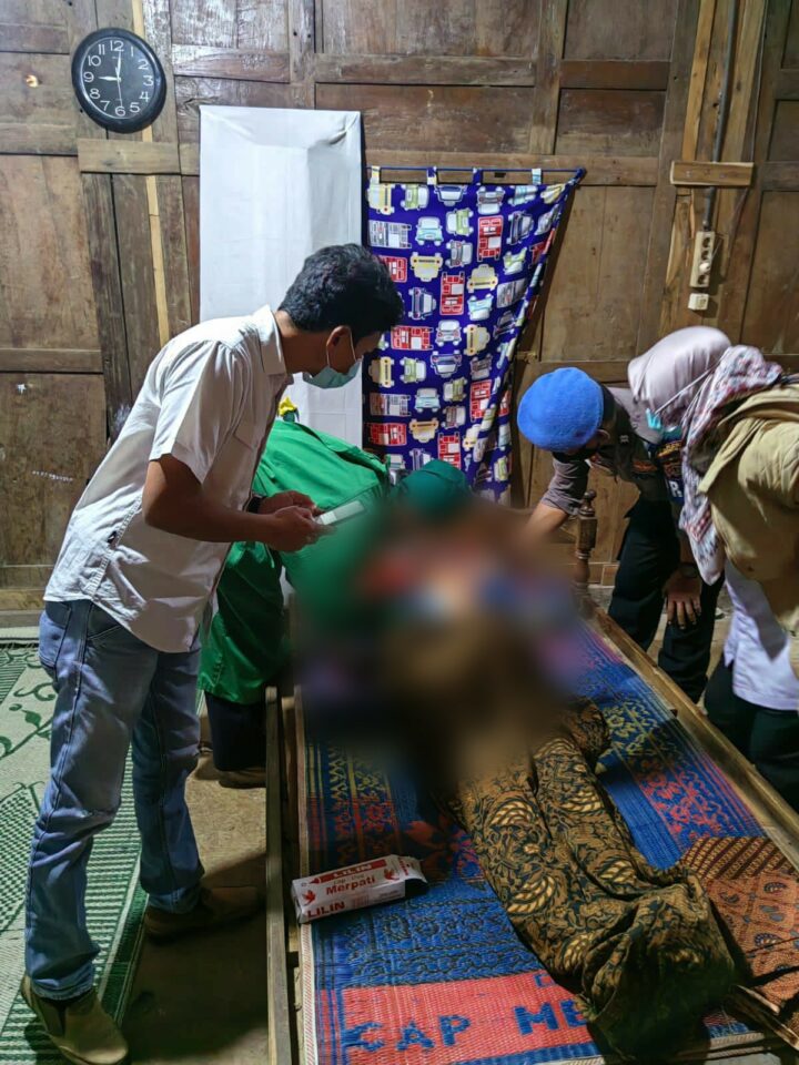 Jenazah Surat Saat Diperiksa