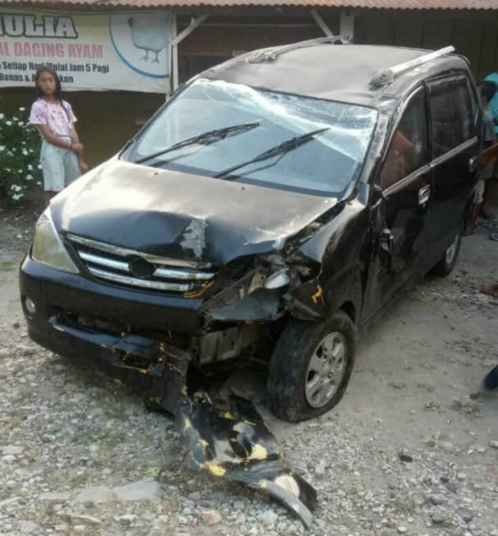 Kondisi Mobil Usai Nabrak Tiang