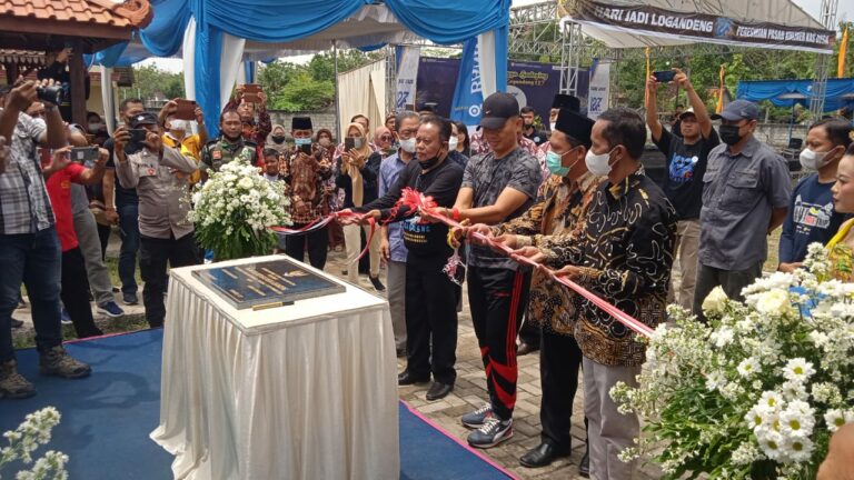 Peresmian Pasar Desa Logandeng