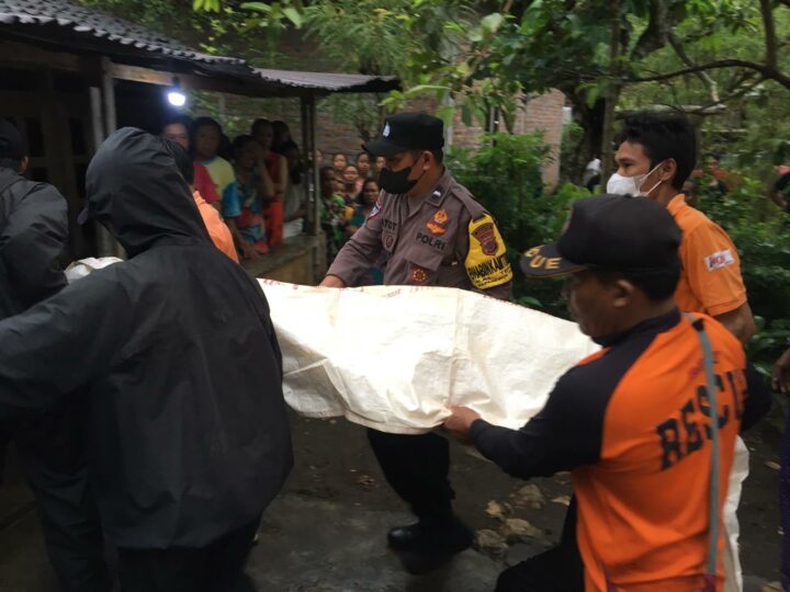 Jenazah Korban Saat Dievakuasi