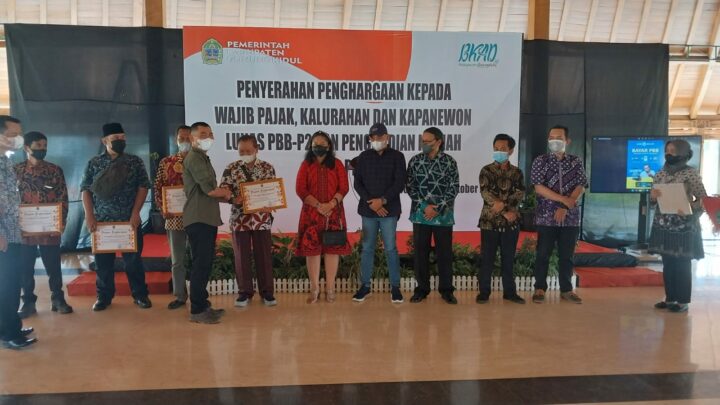 Pemberian Penghargaan Wajib Pajak