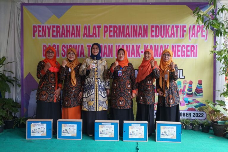 Simbolis Pemberian Bantuan APE