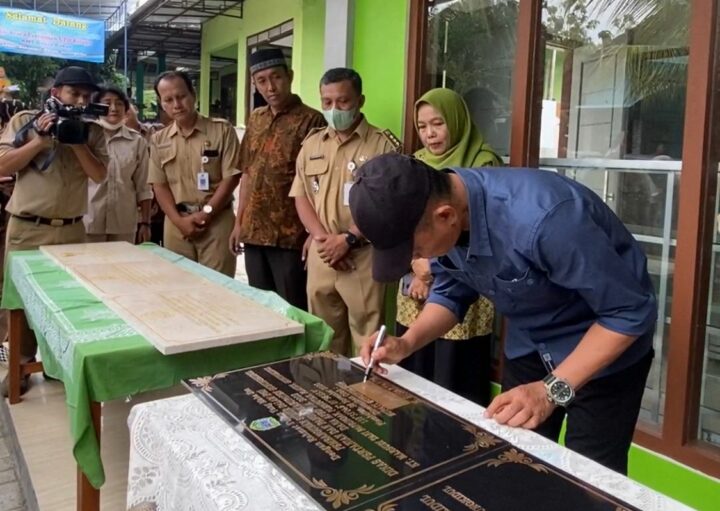 Bupati Meresmikan Showroom Produk Olahan Kelapa