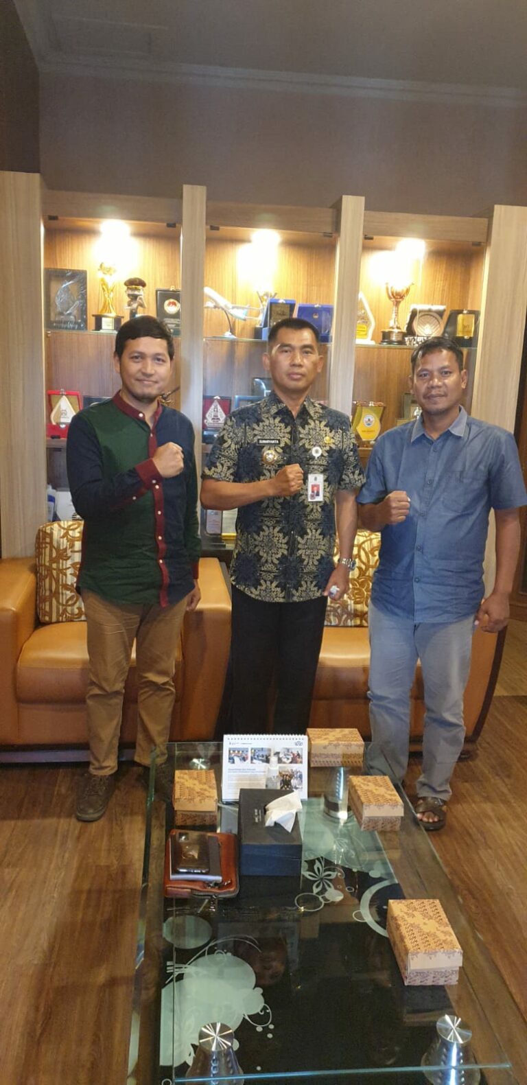Bupati (tengah) & Pengusaha Pertashop
