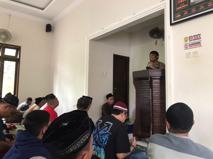 Safari Sholat Jumat Kapolsek Panggang