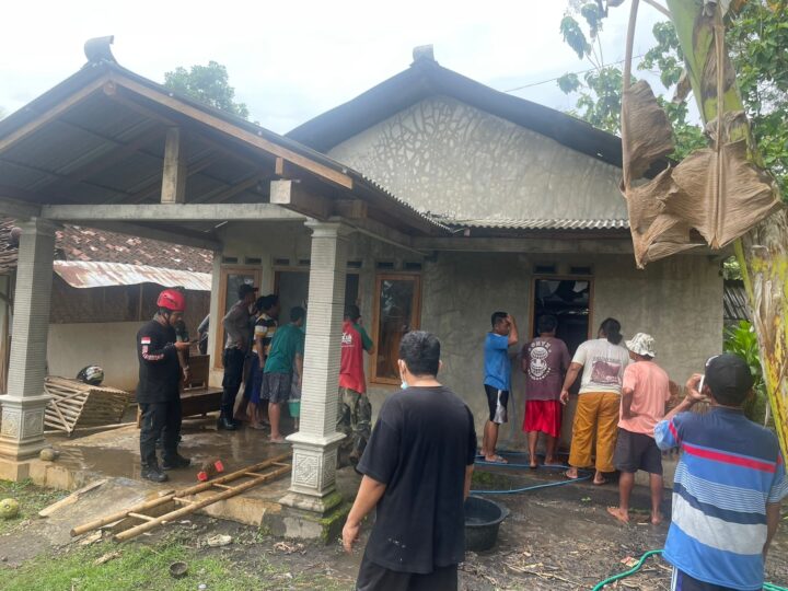 Rumah Korban Saat Didatangi Warga