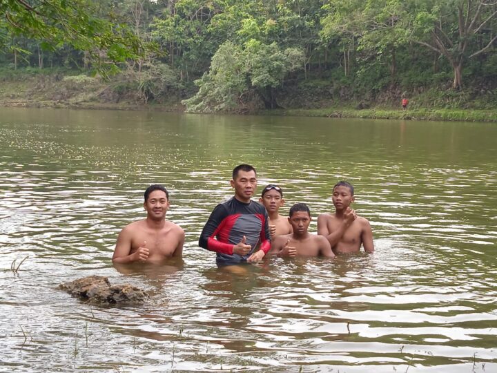 Bupati Sunaryanta Dan Sejumlah Atlet Renang