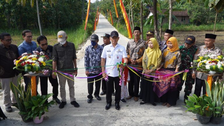 Peresmian Jalan Oleh Bupati