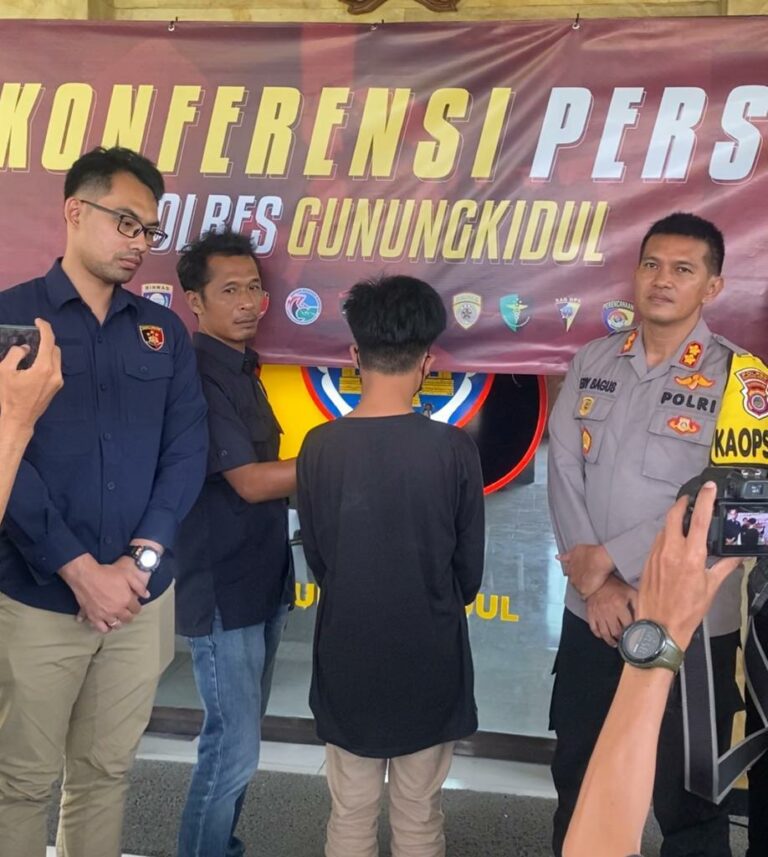 AS Dihadirkan Saat Konferensi Pers