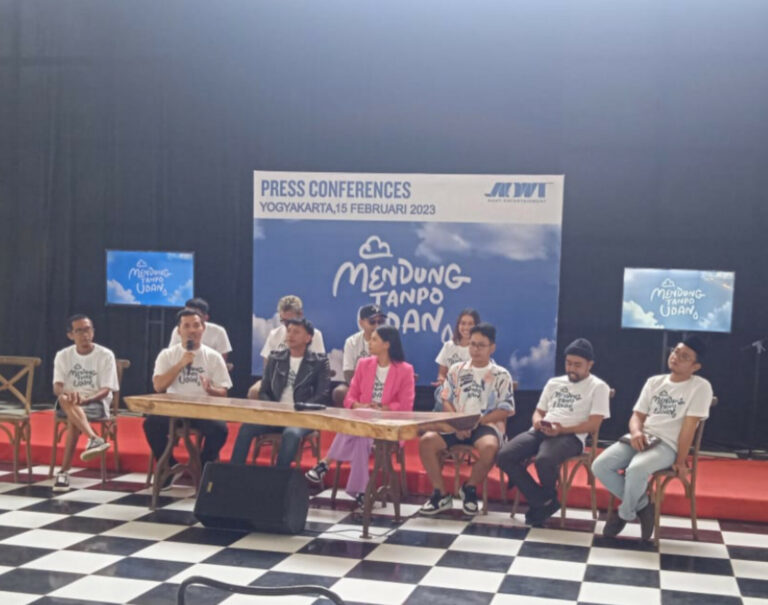Jumpa Pers Film Mendung Tanpo Udan