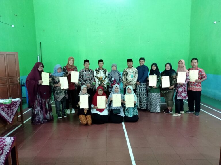 Pelaku UMKM Terima Sertifikat Halal