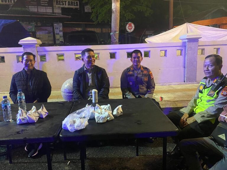 Kapolda DIY Irjen Suwondo Nainggolan (Jaket Hitam Tengah)