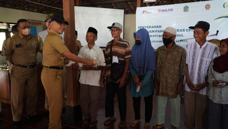 Penyerahan Bantuan Cadangan Pangan Secara Simbolis