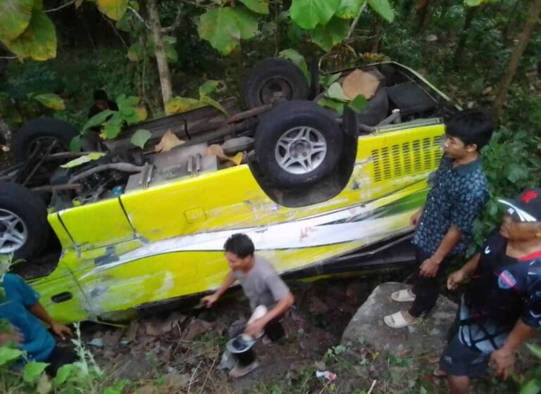 Evakuasi Mobil Kecelakaan