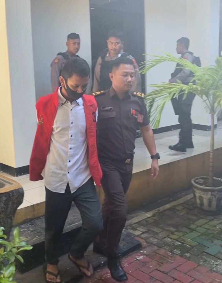Eko Ronggo Warsito (salah Satu Terdakwa) Diamankan