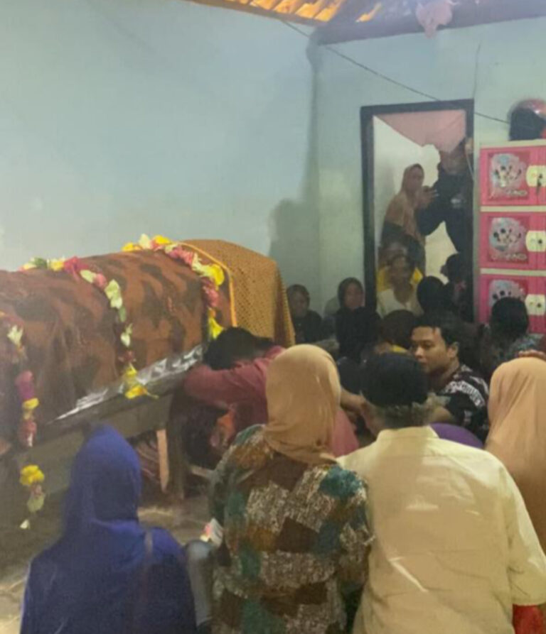 Jenazah Korban Disemayamkan Di Rumah Duka