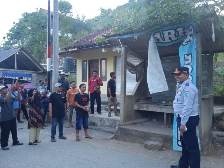 Kadishub Rahmadian Mendatangi Pengelola Parkir Pantai Slili