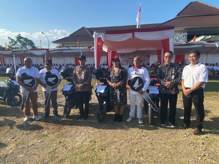 Penyerahan Motor Inventaris Lurah