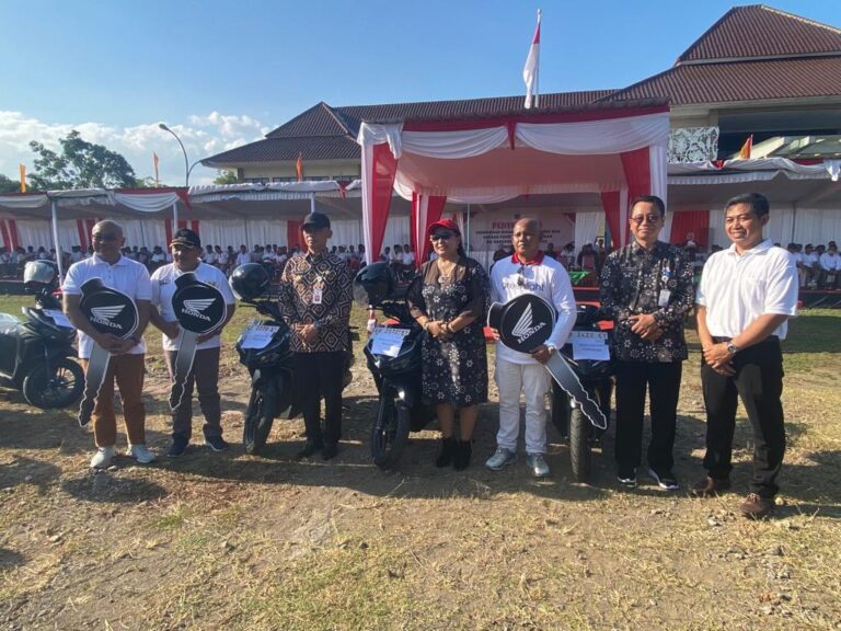 Penyerahan Motor Inventaris Lurah