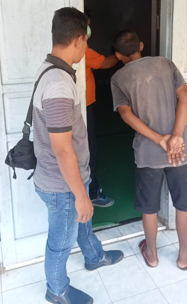 Polisi Melakukan Olah TKP
