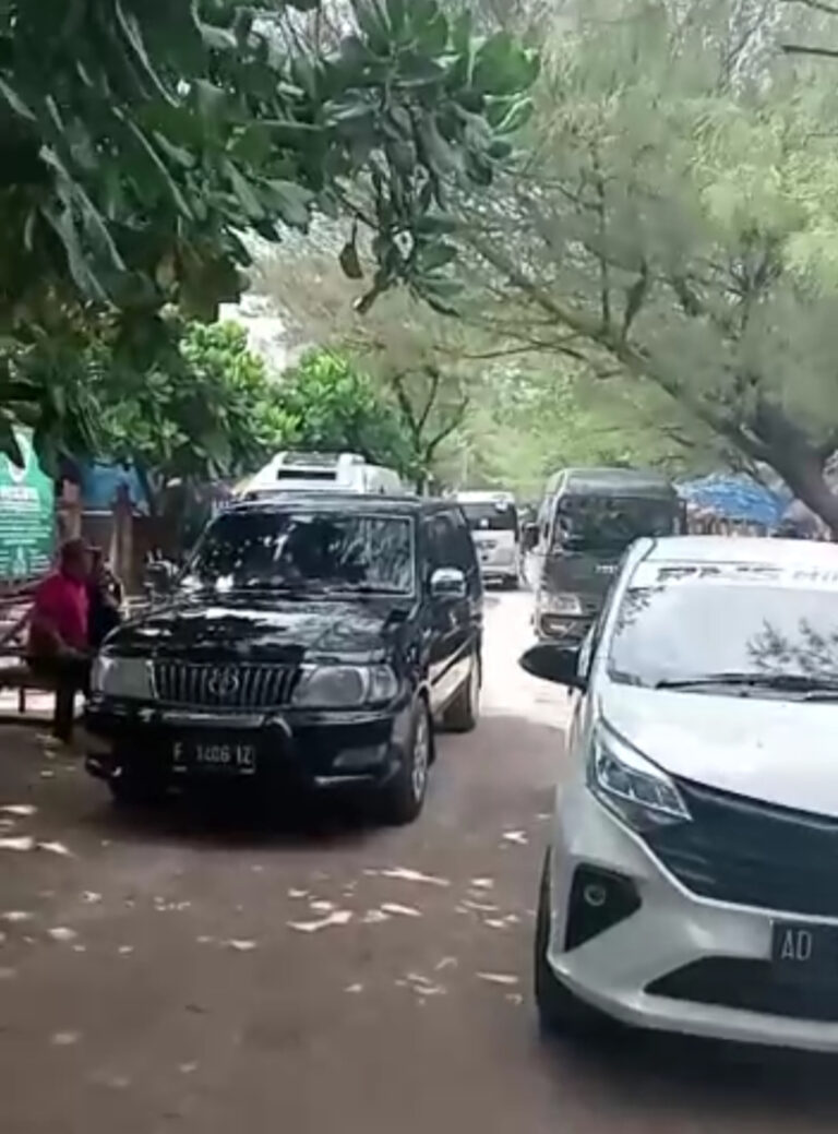 Situasi Kemacetan Pantai Slili