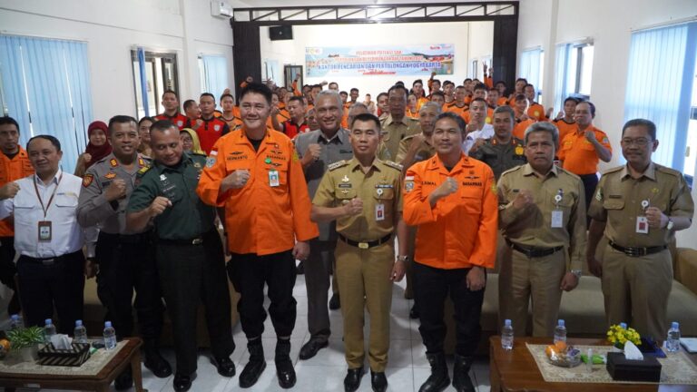 Bupati Dan Anggota SAR