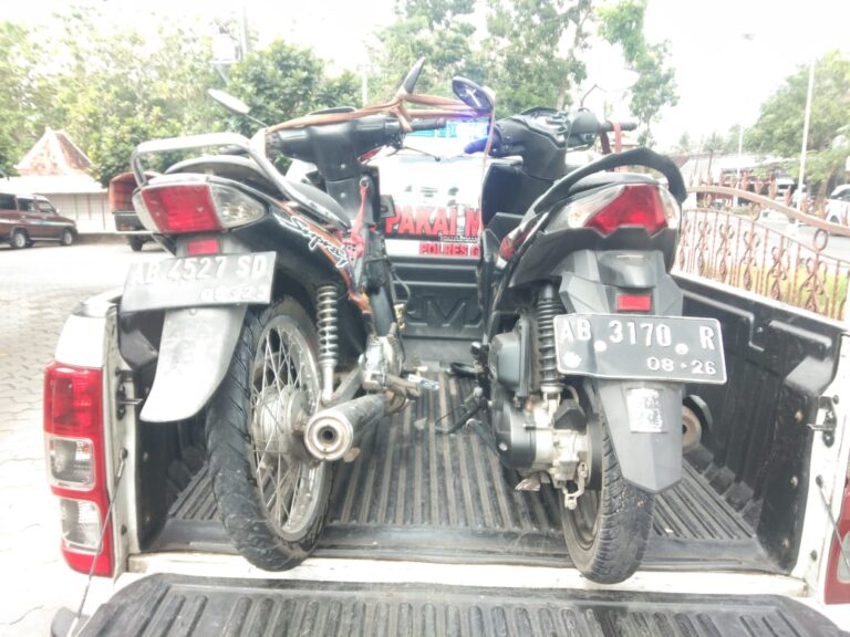 Dua Sepeda Motor Yang Terlibat Laka Lantas