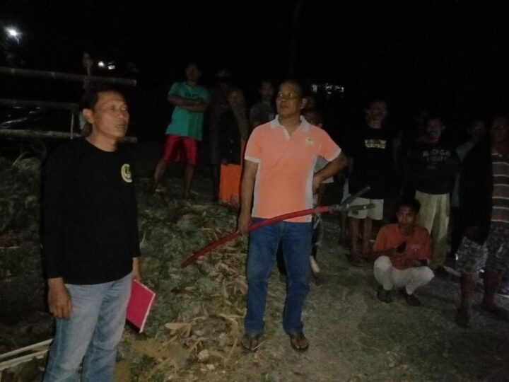 Polisi Saat Melakukan Pendataan