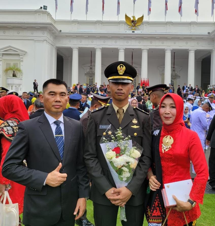 Bupati Menghadiri Pelantikan Anaknya Menjadi Perwira TNI