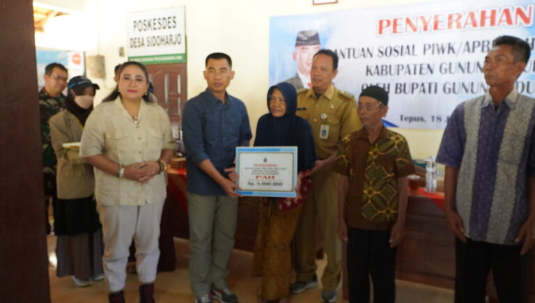 Pemberian Bantuan PIWK