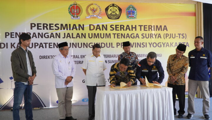 Serah Terima Bantuan PJU
