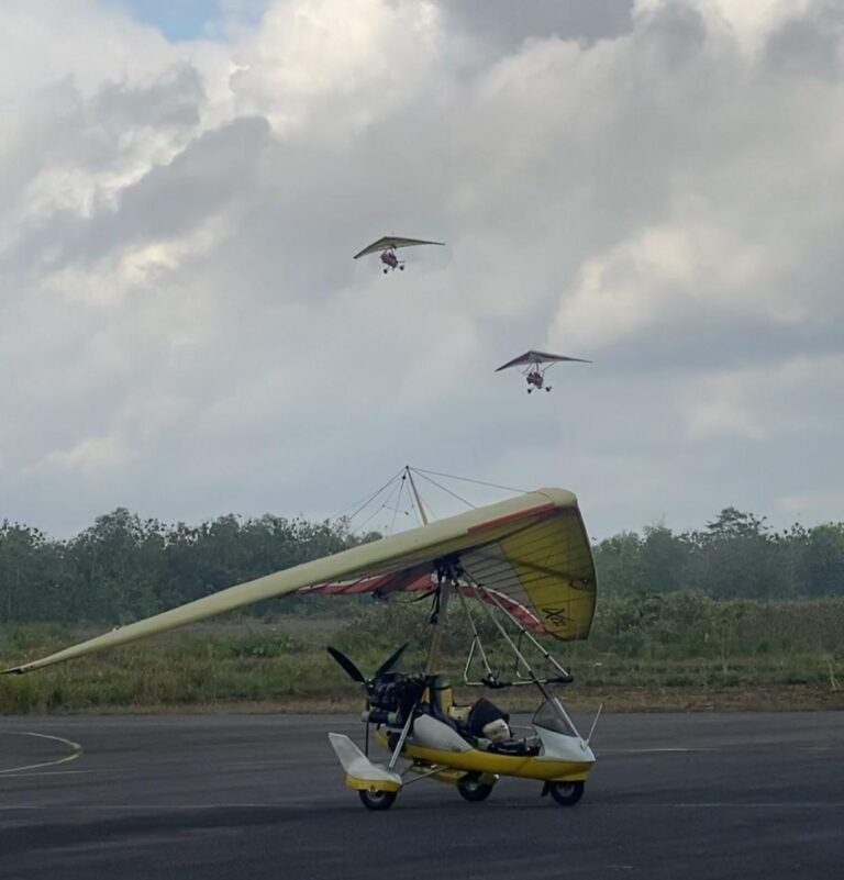 Pesawat Microlight