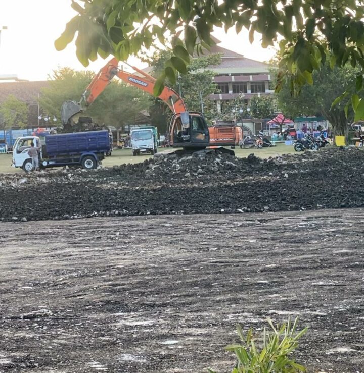 Proyek Pemerataan Tanah Alun Alun Wonosari