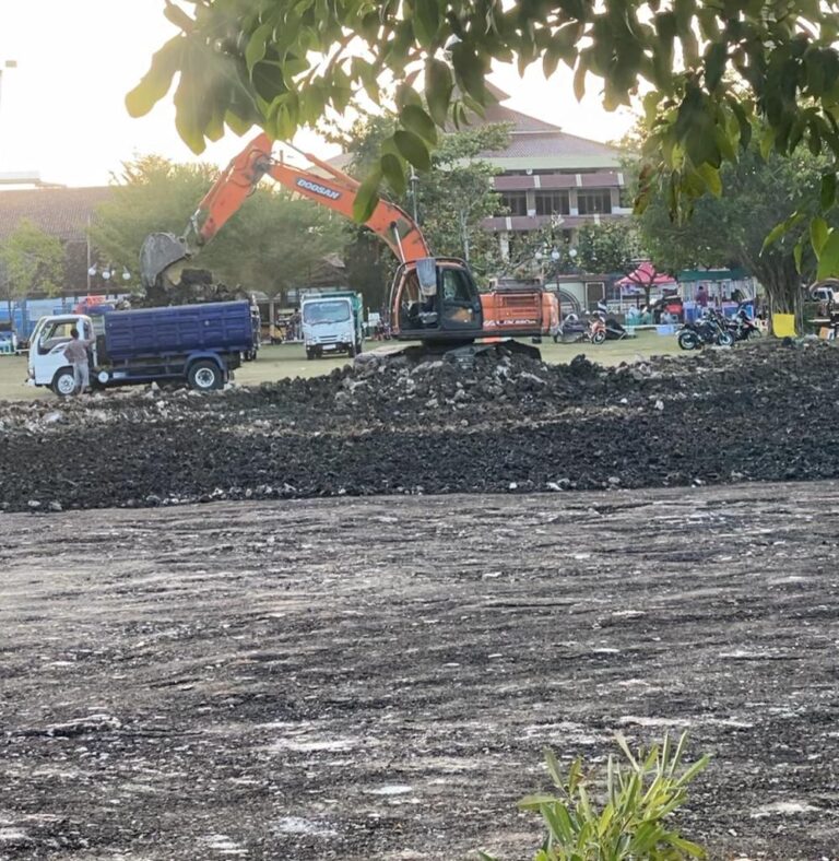Proyek Pemerataan Tanah Alun Alun Wonosari