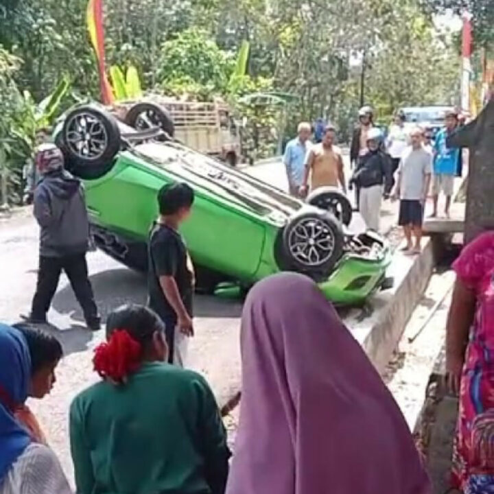 Laka Lantas Mobil Pak Lurah