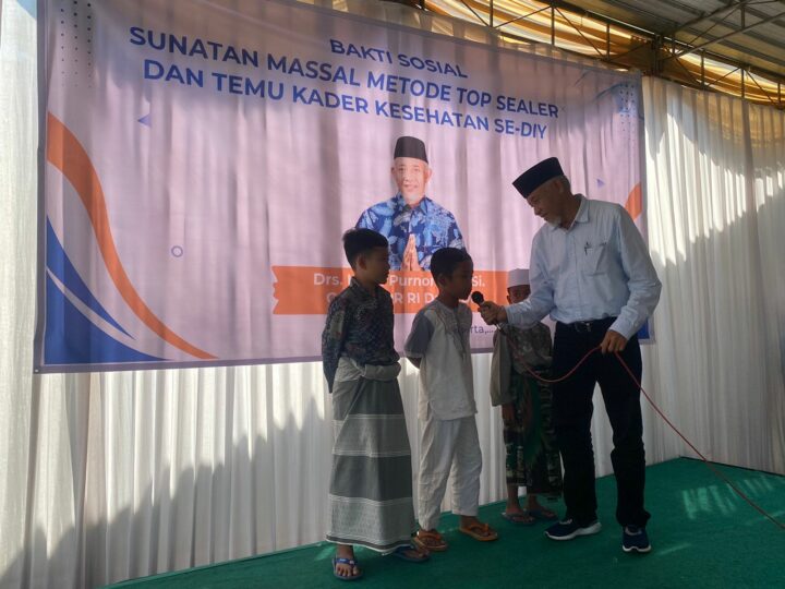 Sri Purnomo Baksos Khitan Masal Gratis