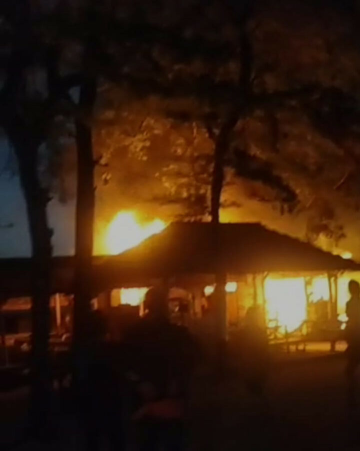 Kebakaran Warung Pantai Somandeng