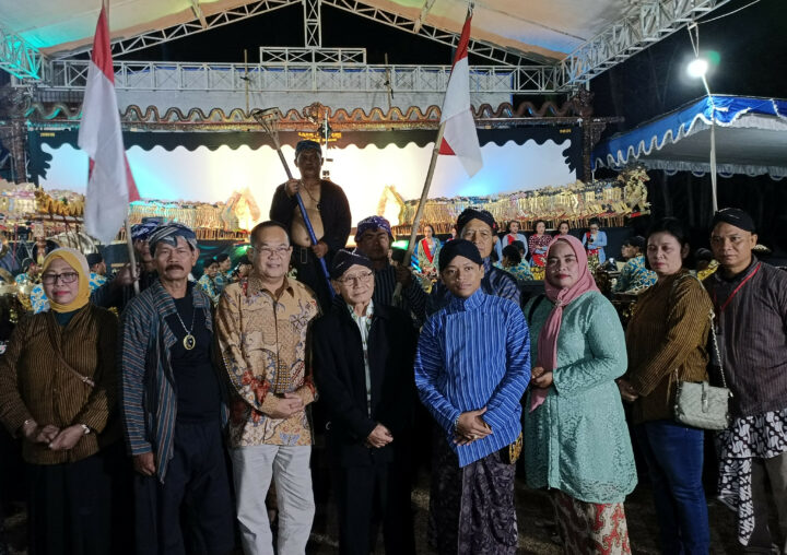 Profesor Sutrisna Wibawa Saat Menghadiri Rasulan