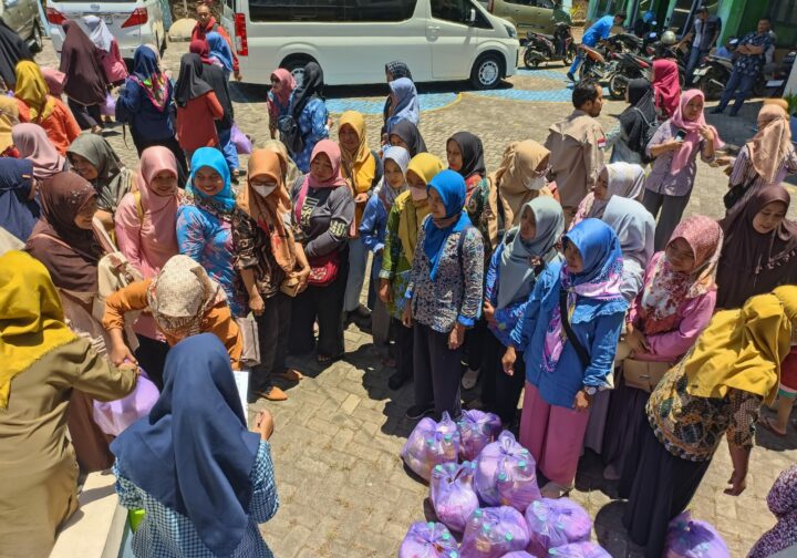 Pembagian Sembako Murah Disperindag