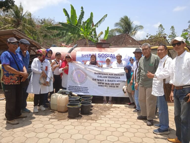 Alumni UII Droping Air Bersih