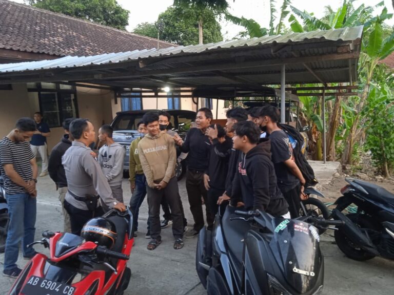 Kelompok Wisatawan Yang Terlibat Bentrok