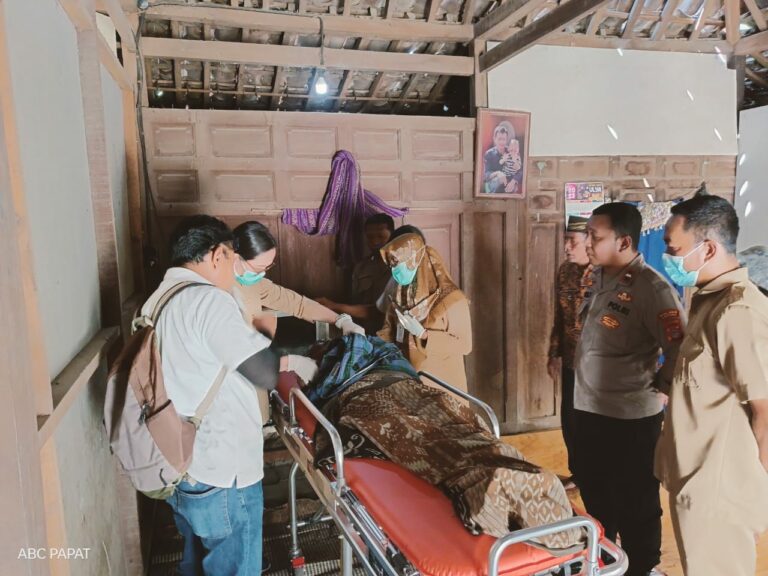 Korban Saat Diperiksa Tim Medis